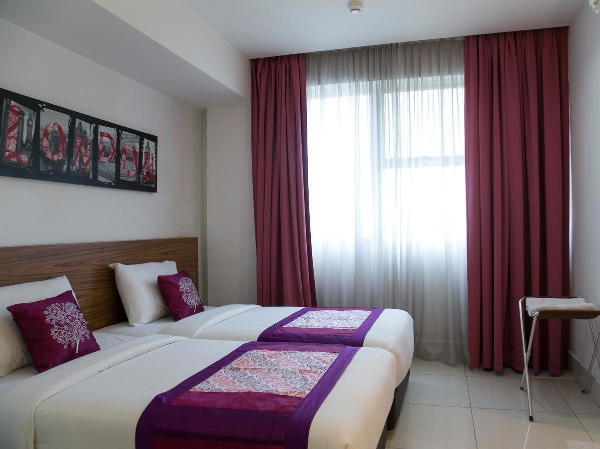 Oyo 180 V Hotel กัวลาลัมเปอร์ ภายนอก รูปภาพ