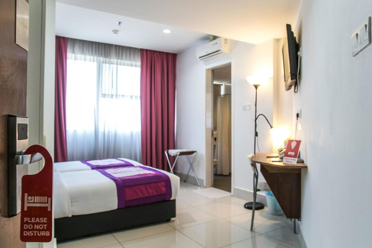 Oyo 180 V Hotel กัวลาลัมเปอร์ ภายนอก รูปภาพ