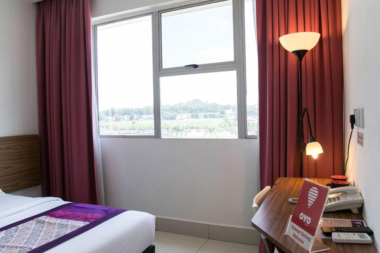 Oyo 180 V Hotel กัวลาลัมเปอร์ ภายนอก รูปภาพ